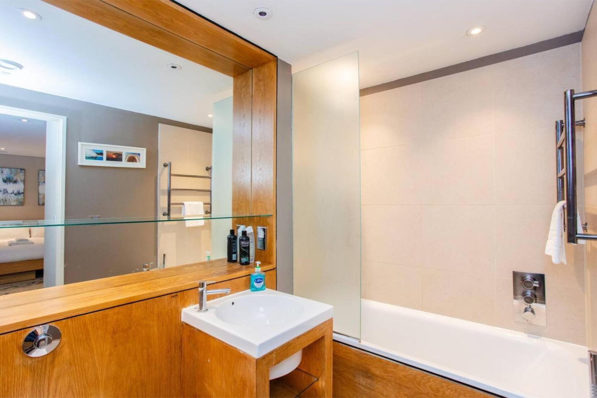Modern 3 Bedroom Apartment In Paddington London Eksteriør billede
