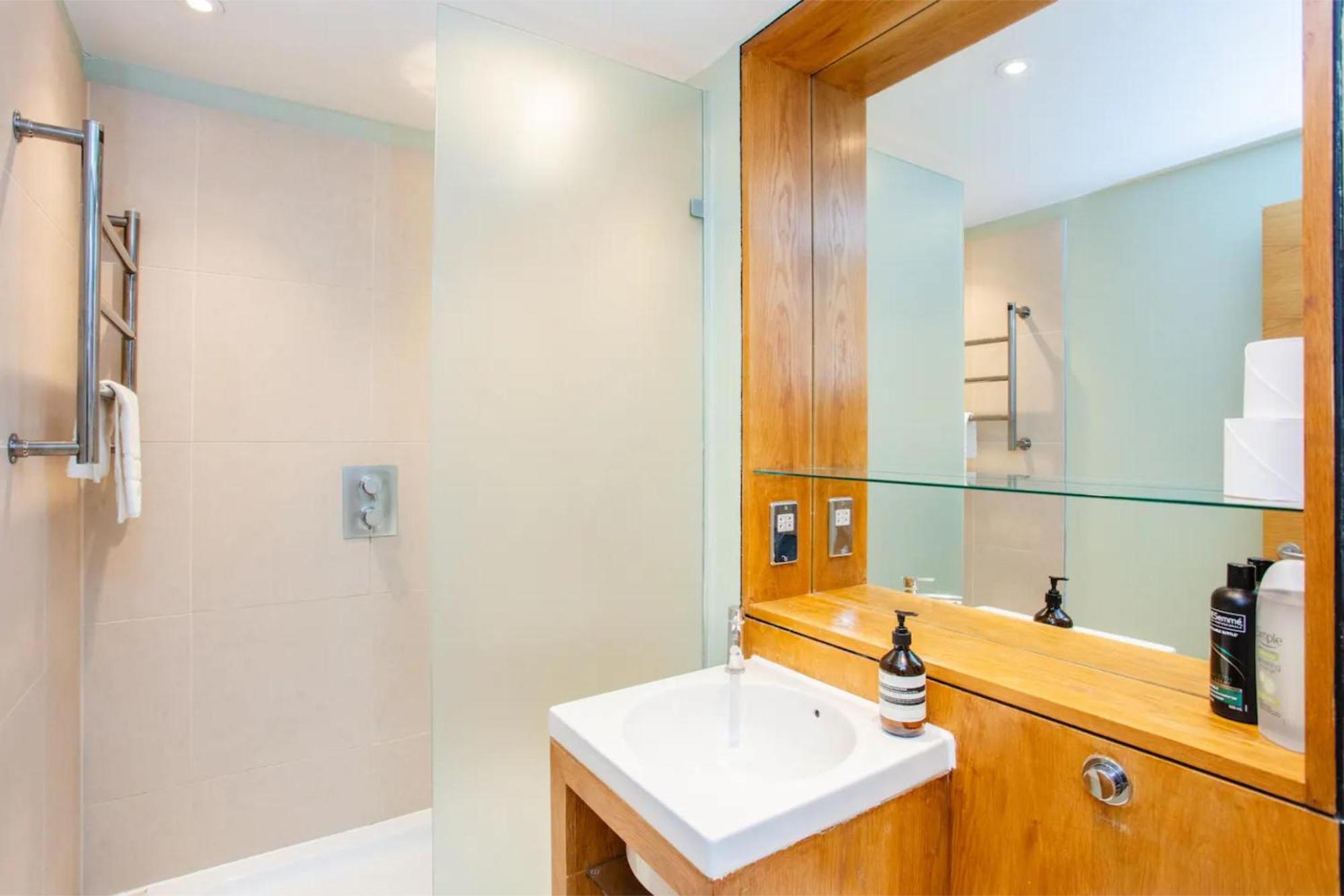 Modern 3 Bedroom Apartment In Paddington London Eksteriør billede